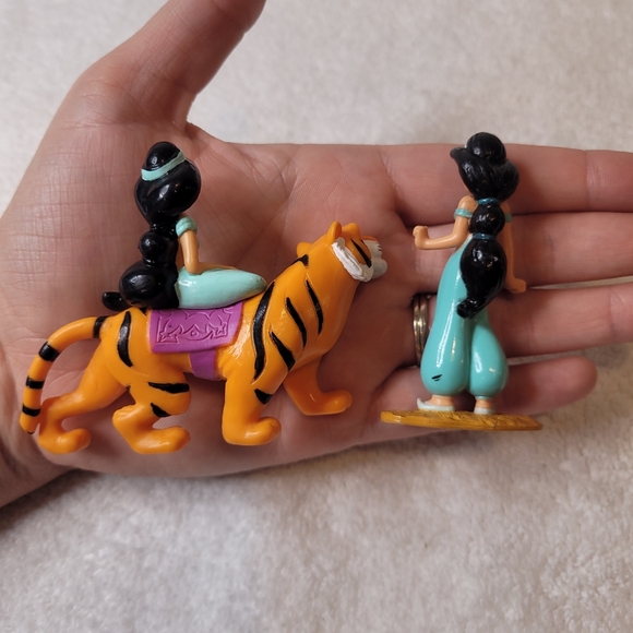 Vintage Disney Alladin, Jasmine, and Rahja small figurines set cake topper size - Picture 5 of 5